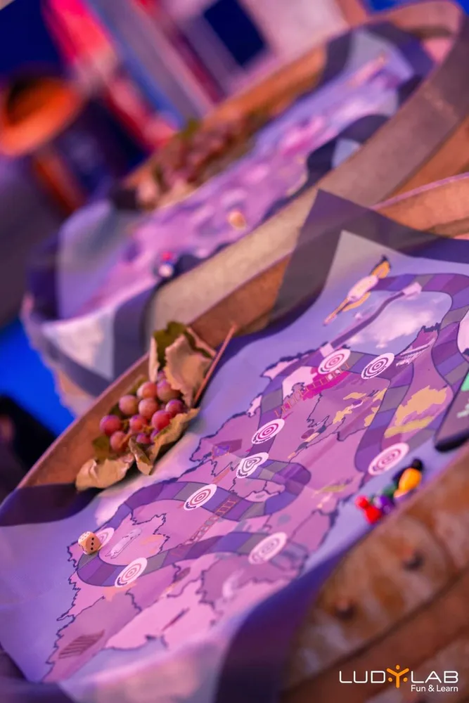 Plateau jeu de société hybride VinOdys'sait, un jeu sur l'apprentissage du vin