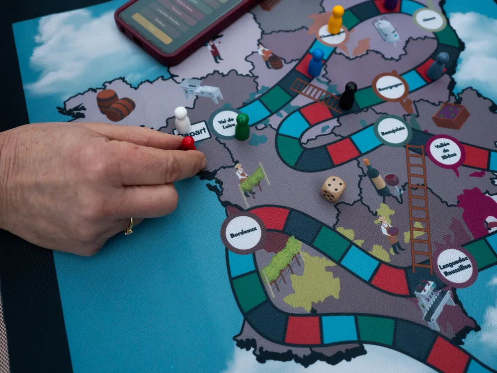 Plateau jeu de société hybride VinOdys'sait, un jeu sur l'apprentissage du vin